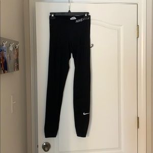 Black Nike leggings